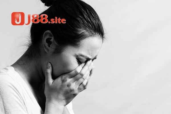 Chiêm bao thấy bạn gái cũ đang khóc sướt mướt Chiêm bao thấy bạn gái cũ đang khóc sướt mướt
